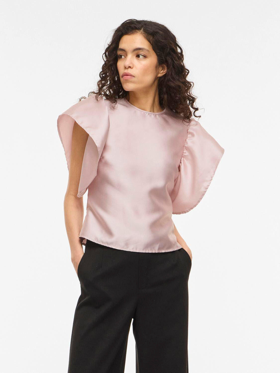 model_shot-front